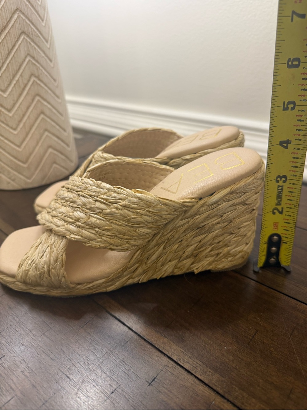 Beach by Matisse Raffia
Crisscross Wedge Sandals size 6 - Picture 6 of 10